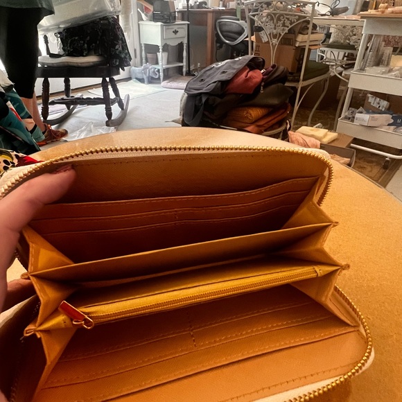 25% off listed price. Women’s flower patterned clutch wallet. Many card slots - Picture 2 of 3